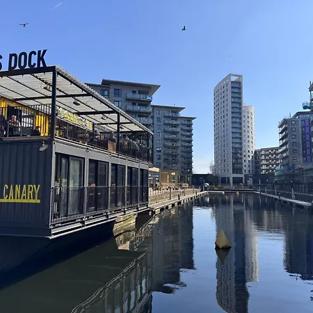 2 Bed Leeds Dock Balcony And River View Apartment