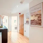 Dock 2 Bed Balcony & River View *