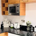 Dock 2 Bed Balcony & River View Apartment Leeds (West Yorkshire)