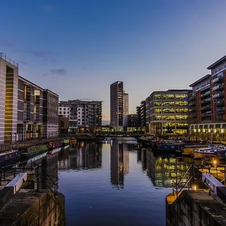 2 Bed Dock Balcony And River View *