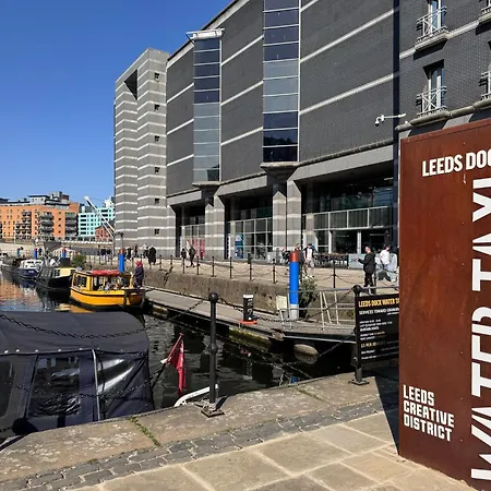 Leeds Dock 2Br 2Ba Balcony & River View *