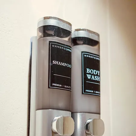 Apartment Dock Balcony & River View 2 Bed Leeds (West Yorkshire)