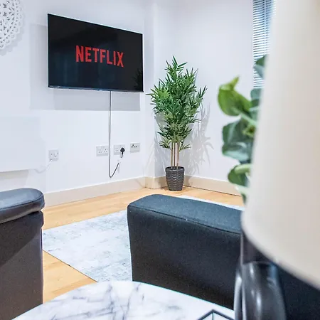 Riverside 2Br Apartment Close To Royal Armouries Stylish & Scenic * Leeds (West Yorkshire)