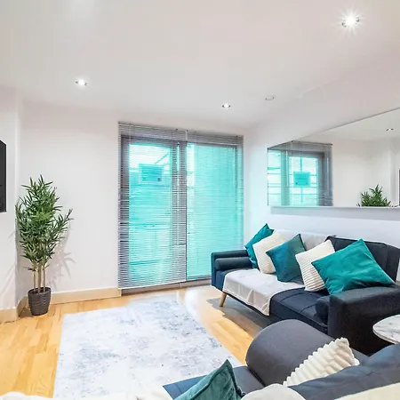 Dock Balcony & River View 2 Bed