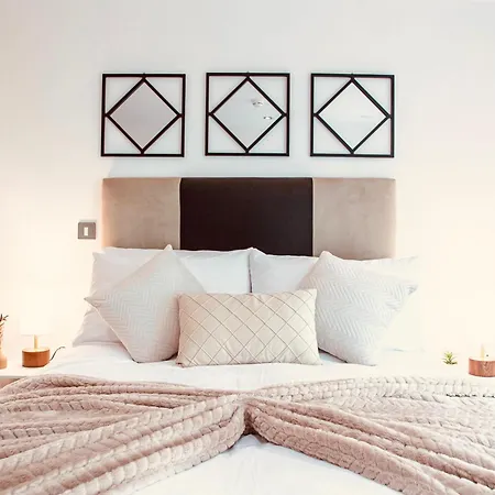 Dock Balcony & River View 2 Bed * Leeds (West Yorkshire)