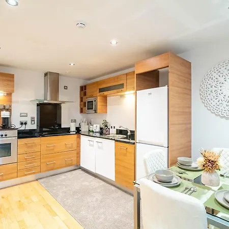 Dock Balcony & River View 2 Bed 아파트