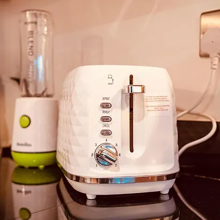 Dock Balcony & River View 2 Bed 아파트 리즈