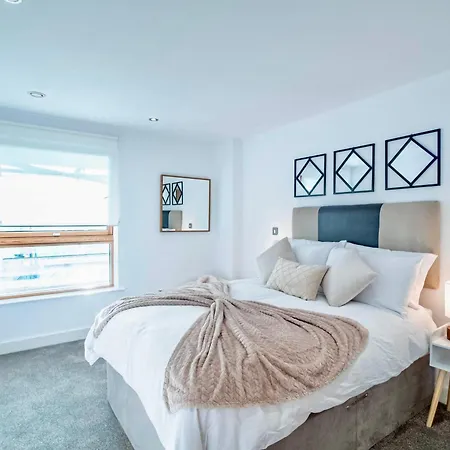 2-bed 2 Bath At Dock With Balcony 아파트 리즈