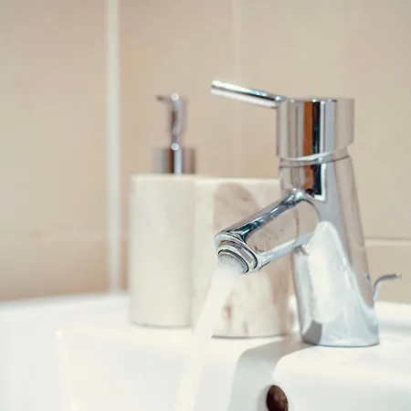 Dock Balcony & River View 2 Bed *