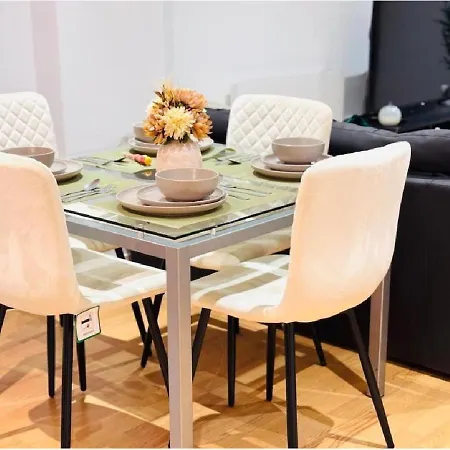 Dock Balcony & River View 2 Bed 아파트