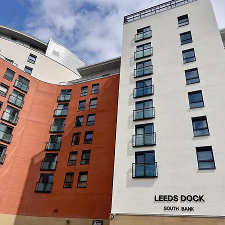 דירה 2 Bed River View Balcony Leeds Dock Royal Armouries