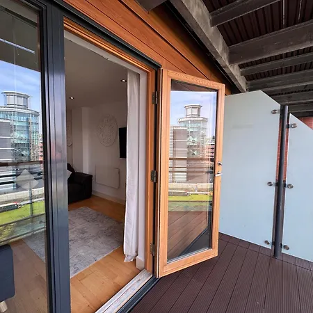 아파트 2-bed 2 Bath At Dock With Balcony