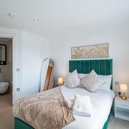 2-bed 2 Bath At Dock With Balcony 아파트