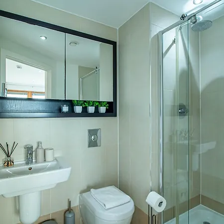 2-bed 2 Bath At Dock With Balcony 아파트