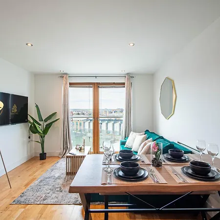 2-bed 2 Bath At Dock With Balcony