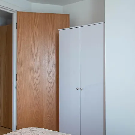 2-bed 2 Bath At Dock With Balcony 아파트 *