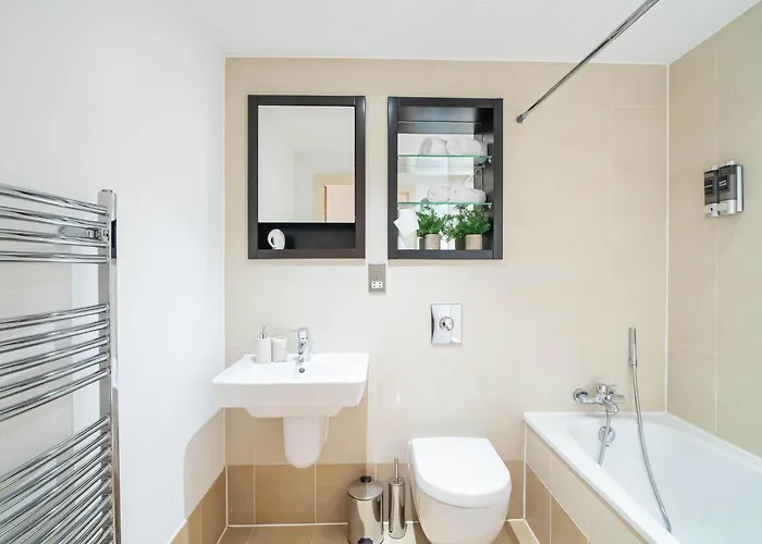 Leeds Dock 2Br 2Ba Balcony & River View Leeds (West Yorkshire)