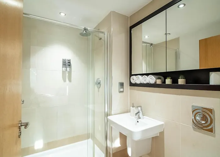 Leeds Dock 2Br 2Ba Balcony & River View Leeds (West Yorkshire)