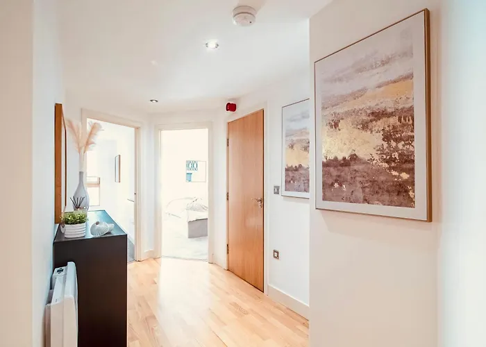 Leeds Dock 2Br 2Ba Balcony & River View *