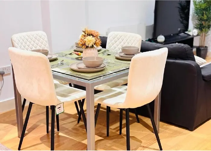 Leeds Dock 2Br 2Ba Balcony & River View Apartment