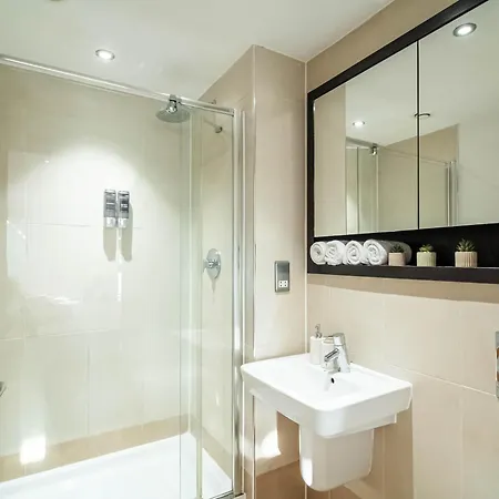 Dock Balcony & River View 2 Bed Leeds (West Yorkshire)