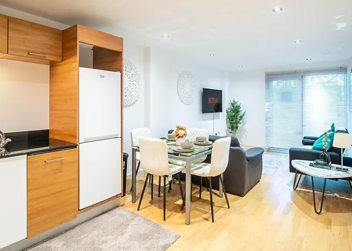 Leeds Dock 2Br 2Ba Balcony & River View Appartement *