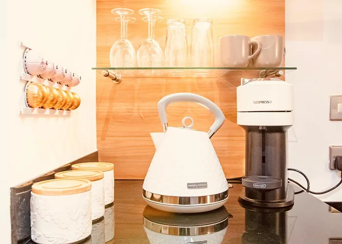 Leeds Dock 2Br 2Ba Balcony & River View *